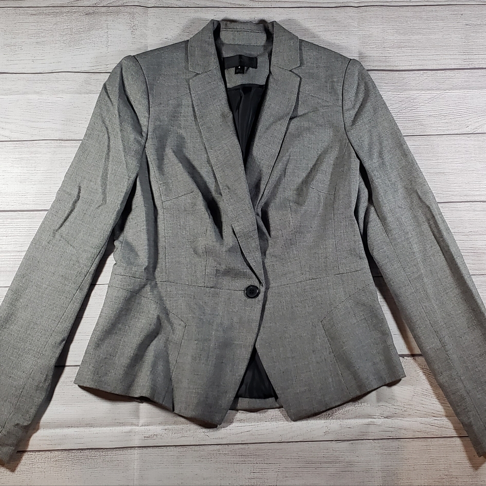 Worthington Gray Blazer with Notched Lapel and Fitted Silhouette